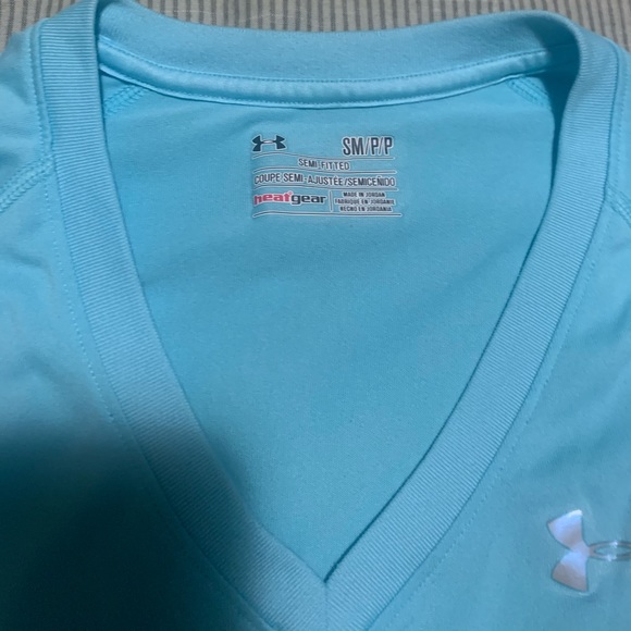 Under Armour Workout Shirt - Picture 2 of 3